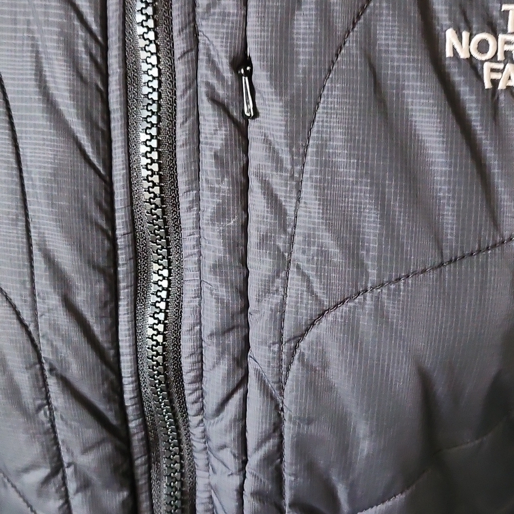 The North Face black lighter-weight patterned coat - Picture 3 of 12